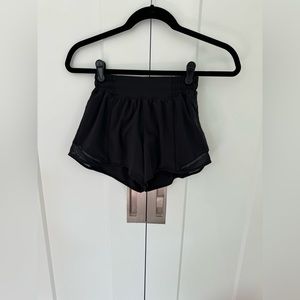 LULULEMON- Black Hottie Hots 4”